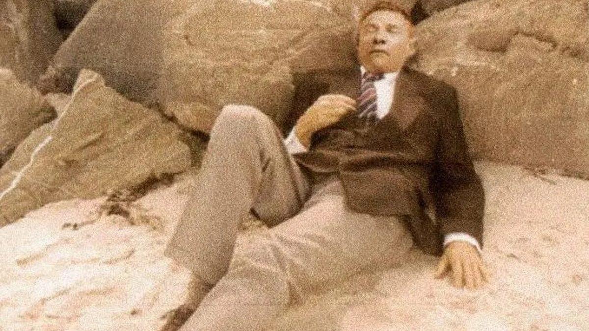 Cebinde Ömer Hayyam Şiiriyle Ölü Bulunan ’’Somerton Adamı’’nın 70 Yıldır Çözülemeyen Gizemi: Tamam Shud Vakası