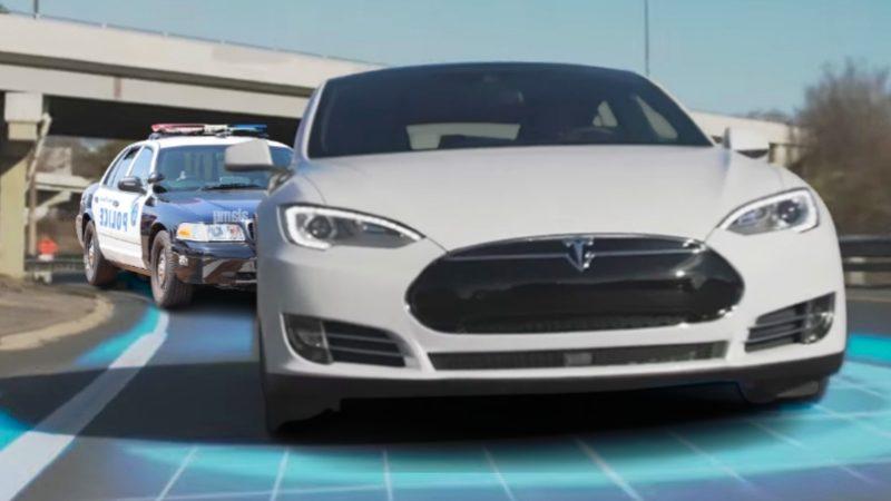 Sürücüsü Direksiyon Başında Uyuyan Tesla, Otopilot Modunda Polisten Kaçtı