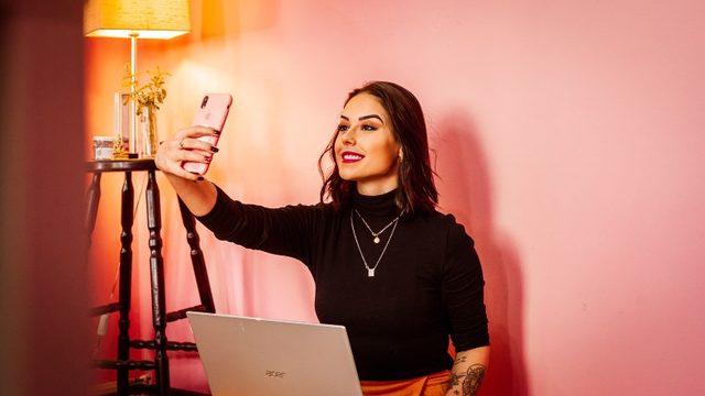 Sosyal Medya Fenomenleri Hakkında Şok İddia: Kendilerine Küfür Ettirip Para Kazanıyorlar