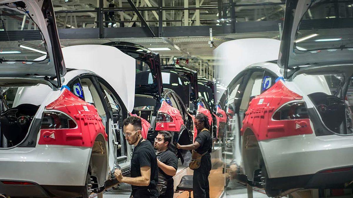 Tesla, 2022’de Toplam Kaç Araba Sattığını Açıkladı (Tesla’ya İlgi Azalıyor)