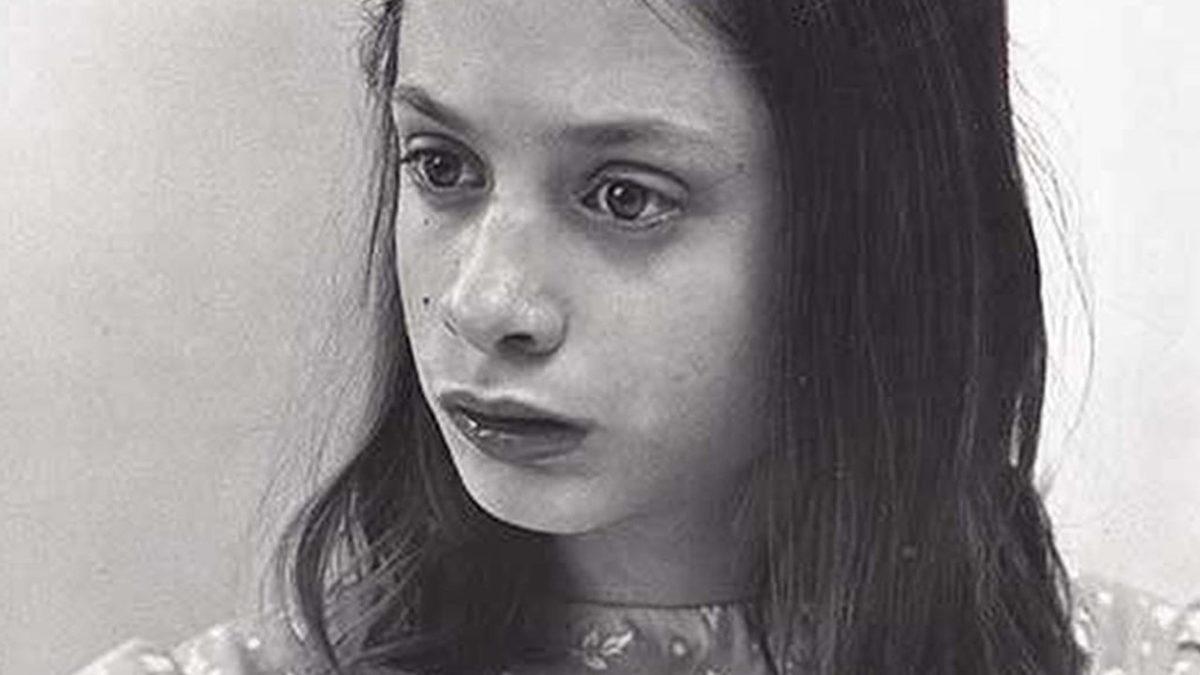 Çocukluğu Boyunca Bir Odaya Hapsedilen ve Yalnızca 20 Kelime Bilen Kızın Korkunç Öyküsü