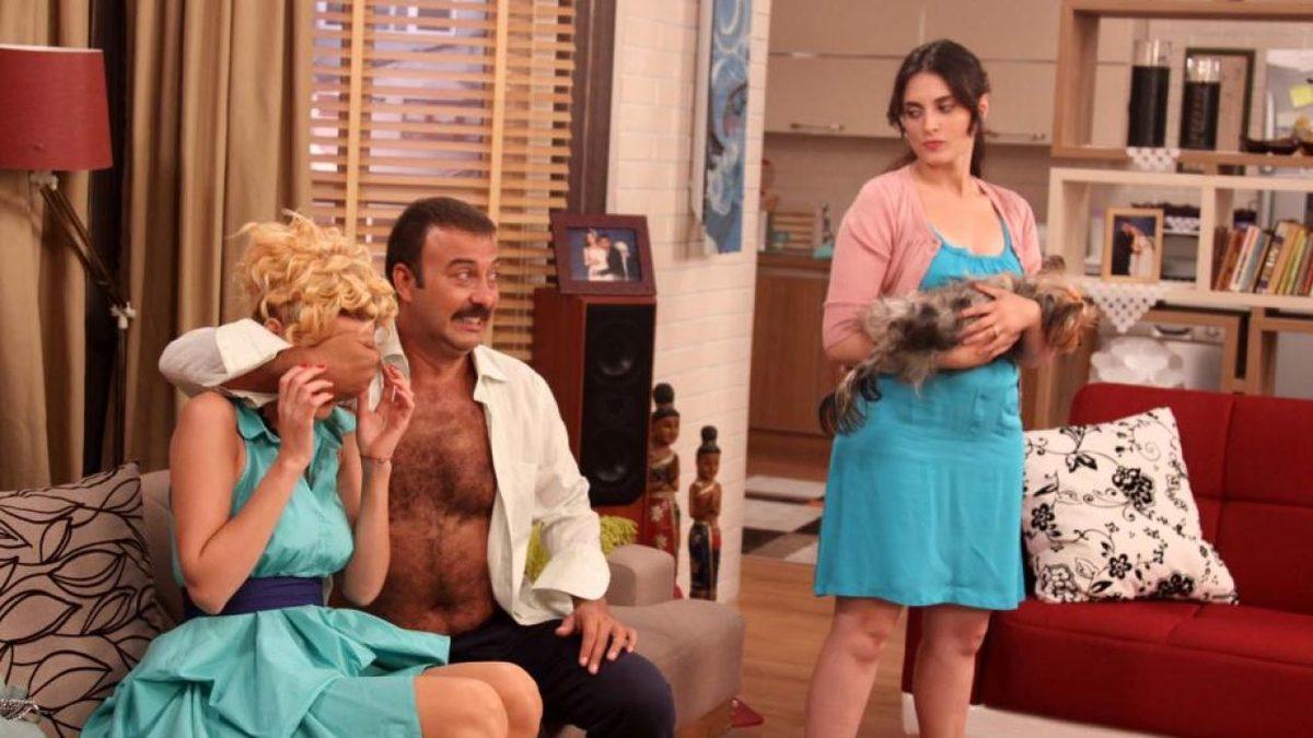 Kariyerinde ’En İyi Kadın Komedi Oyuncusu’ Ödülünü de Kazanan Aslıhan Gürbüz’ün Rol Aldığı Filmler ve Diziler