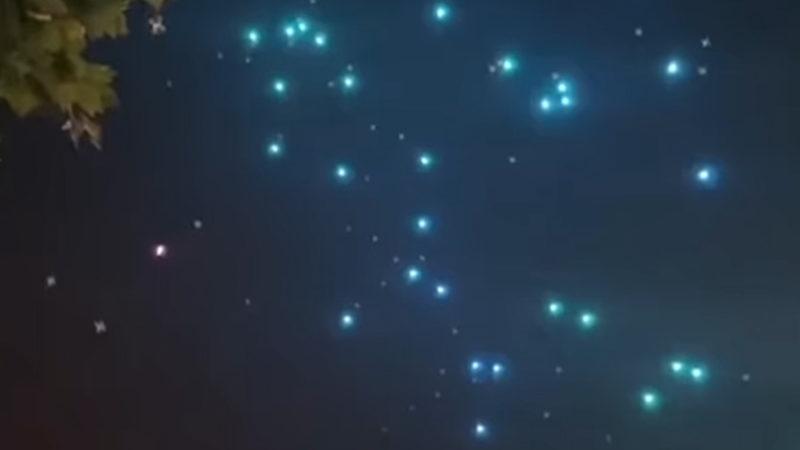 Başımıza Bu da mı Gelecekti: Çin’de Bir Gösteride İzleyenlerin Başına Onlarca Drone Yağdı