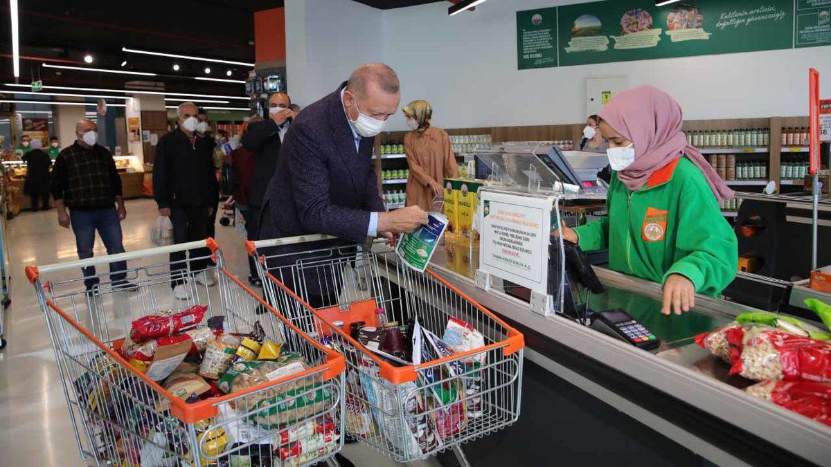 Gazeteci Hadi Özışık’ın Kooperatif Market Fiyatlarını İncelediği Video Sosyal Medyada Viral Oldu: Bunları Özellikle mi Seçtiniz?