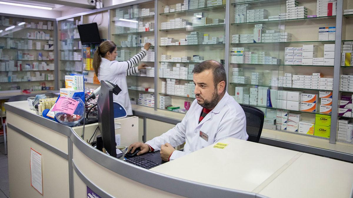 Son Dönemde Eczanelerde İstediğiniz İlacı Bulamamanızın Sebeplerini Anlattık: Bu Durum Daha Ne Kadar Sürecek?