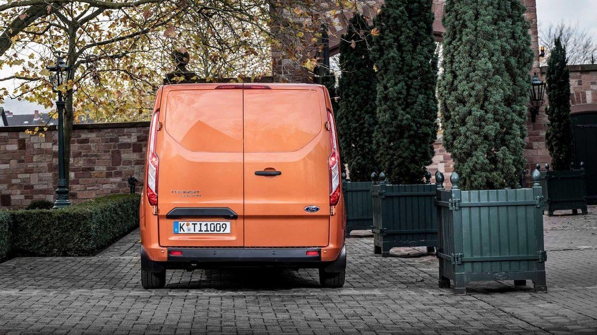 Ticari Hayatın Gözdelerinden Ford Transit Custom Fiyat Listesi ve Dikkat Çeken Özellikleri
