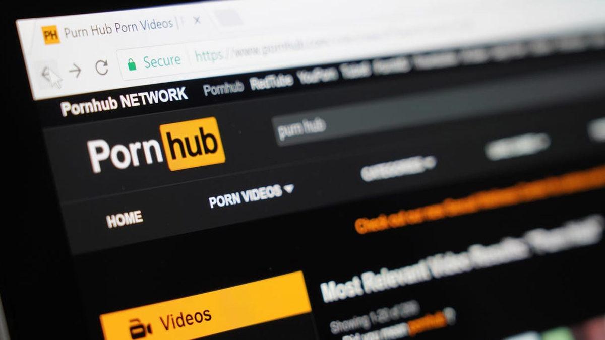 Ekmek Bulamayınca Pasta Yemişler: Facebook Çökünce, Pornhub Kullanıcı Sayısı Patladı