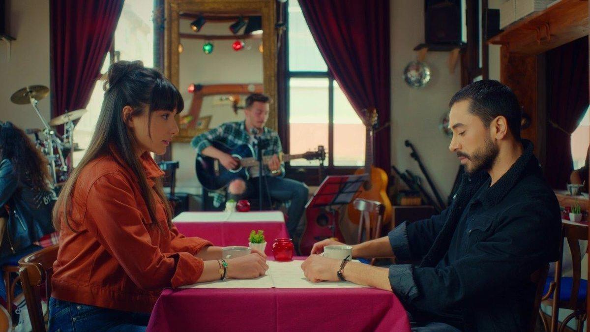 Yer Aldığı Yapımlarla İnsanları Kah Ağlatıp Kah Güldüren Başarılı Oyuncu Binnur Kaya’nın Dizi ve Filmleri