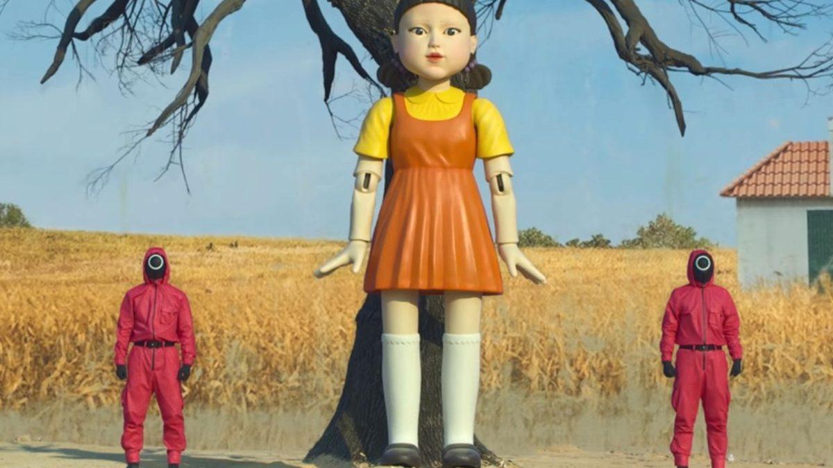 Squid Game’in Ürkütücü Dev Bebeği, Çalar Saat Olarak Satışa Sunuldu: Üstelik Mermi de Fırlatıyor