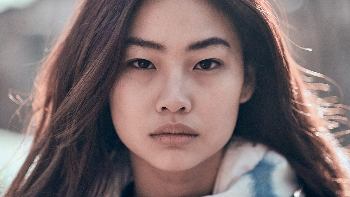 Squid Game’in Ürkütücü Dev Bebeği, Çalar Saat Olarak Satışa Sunuldu: Üstelik Mermi de Fırlatıyor