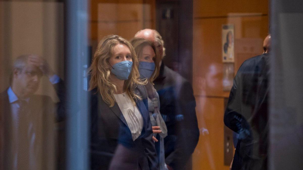 Tosuncuk Görse Kıskanır: Silikon Vadisi’ni Dolandıran Holmes’un Okudukça Dehşete Düşüren Hikayesi