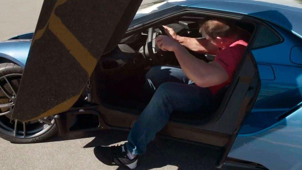 O Kadar Paraları Olmasına Rağmen Alamayacakları Bir Şey Varmış: İşte Otomobil Firmalarının Kara Listeye Aldığı Ünlüler