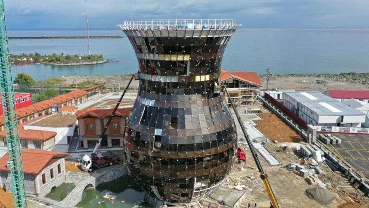 İnce Belli Beton Yığını: Dünyanın En Büyük ’Çay Bardağı’ İçin Guinness’e Başvuru Yapıldı