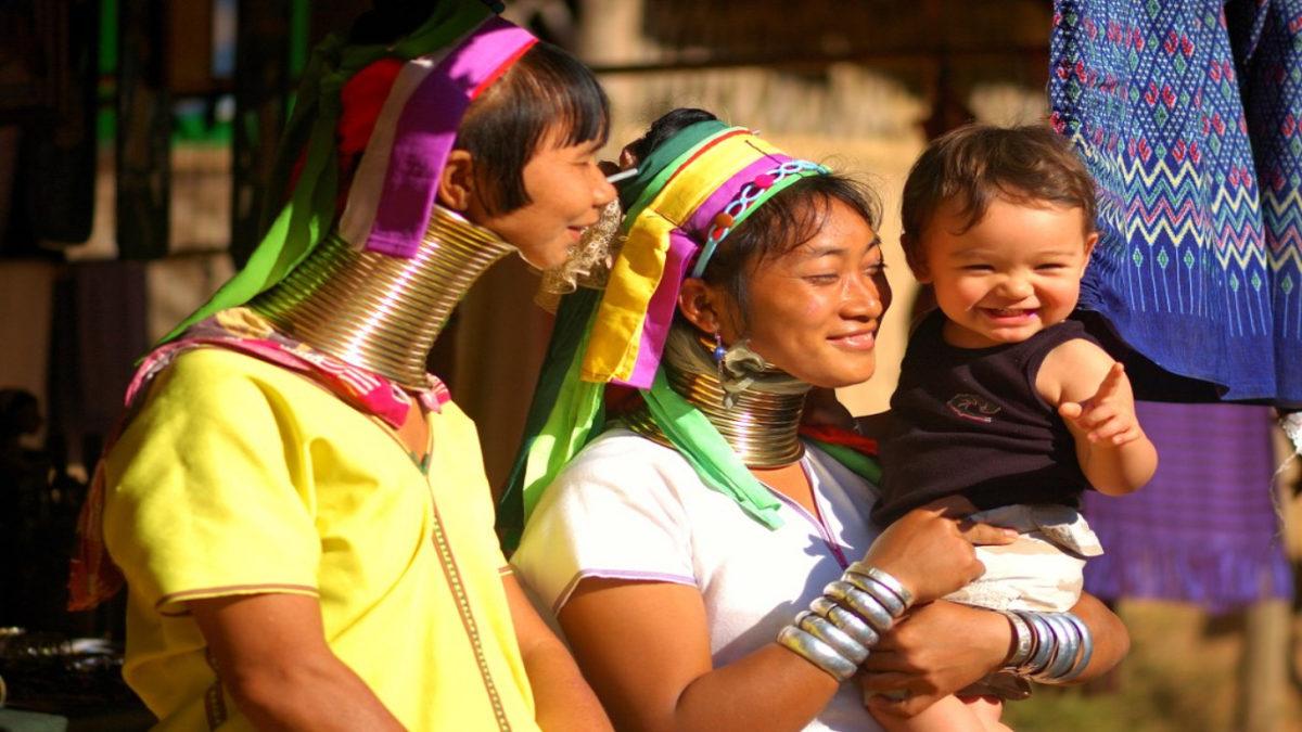 Güzel Olmak İçin mi Çile Çekiyorlar Dersiniz: Asya’nın Zürafa Kadınları