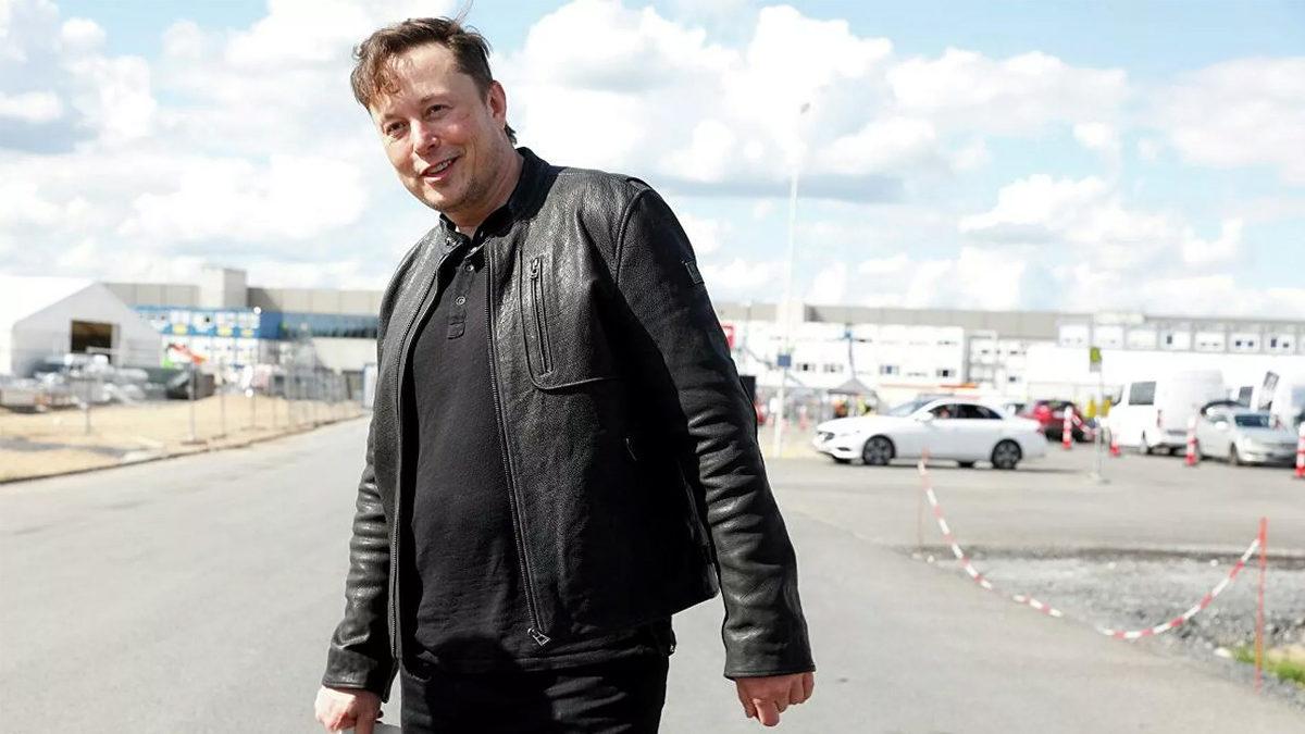 Nusret’e Rakip Çıktı: Elon Musk, 40 Yıl İçinde Mars’ta Tesla Üretmek İstiyor