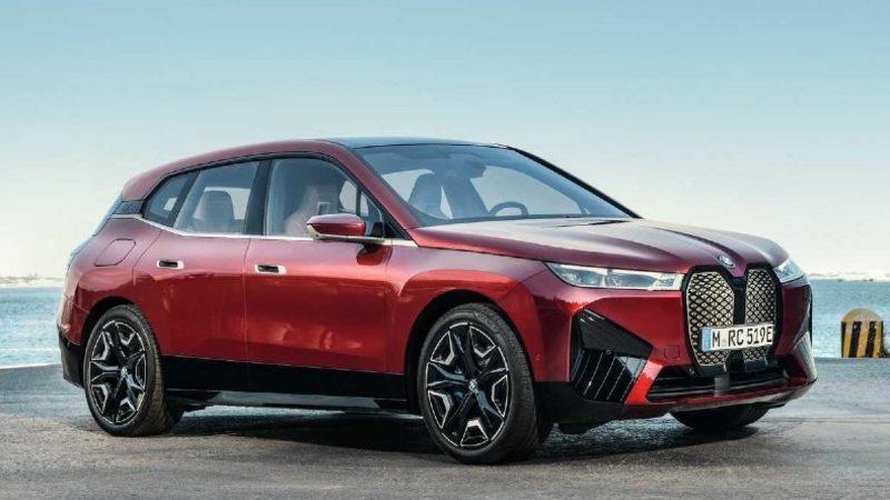 BMW iX xDrive40’ın Araba Sürmeye Küstüren Türkiye Fiyatı Açıklandı