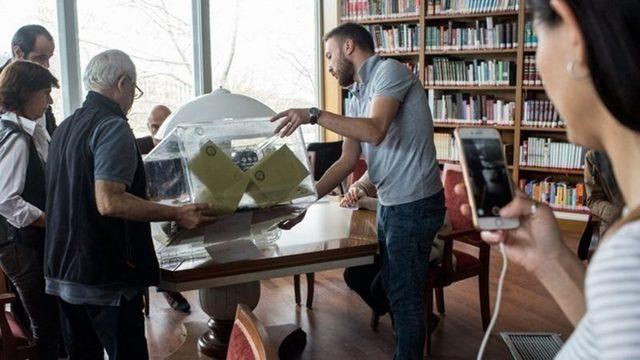 Zarfla Oy Kullanma Devri Bitebilir: Çipli Kimlik Kartıyla Elektronik Oy Sistemi Planlanıyor