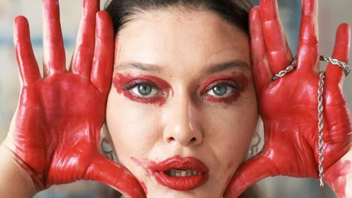 Nurgül Yeşilçay, Dünyanın İlk NFT Dizisini Satışa Sunmaya Hazırlanıyor