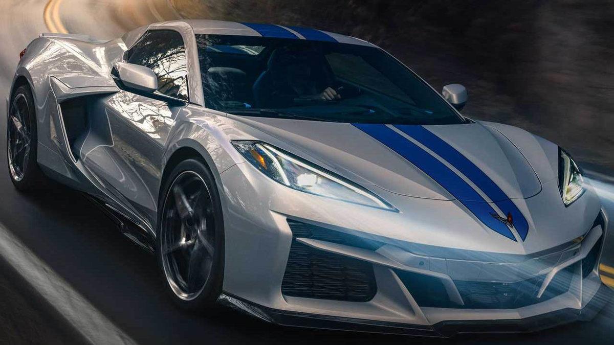 İlk Elektrikli Corvette Tanıtıldı: Karşınızda 2024 Corvette E-Ray! (Ama Tam Elektrikli Değil)