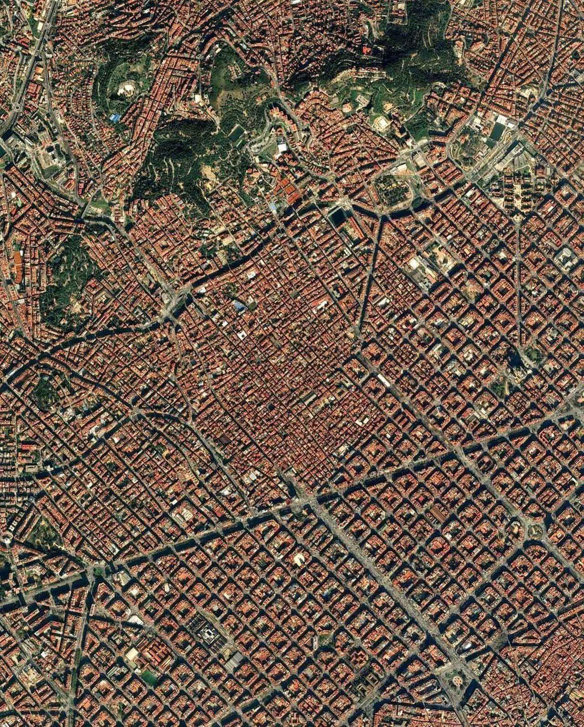 Siz Hangisinde Yaşamak İsterdiniz? Kaosun ve Kusursuz Düzenin Buluştuğu Kuş Bakışı 37 Şehir Manzarası