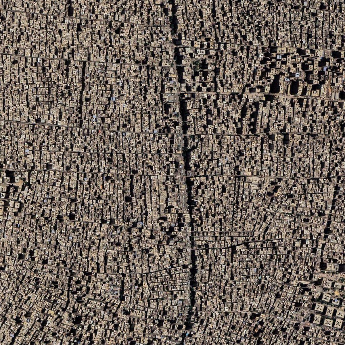 Siz Hangisinde Yaşamak İsterdiniz? Kaosun ve Kusursuz Düzenin Buluştuğu Kuş Bakışı 37 Şehir Manzarası