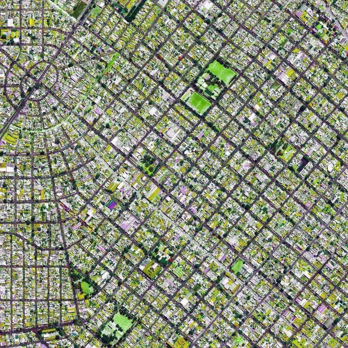 Siz Hangisinde Yaşamak İsterdiniz? Kaosun ve Kusursuz Düzenin Buluştuğu Kuş Bakışı 37 Şehir Manzarası