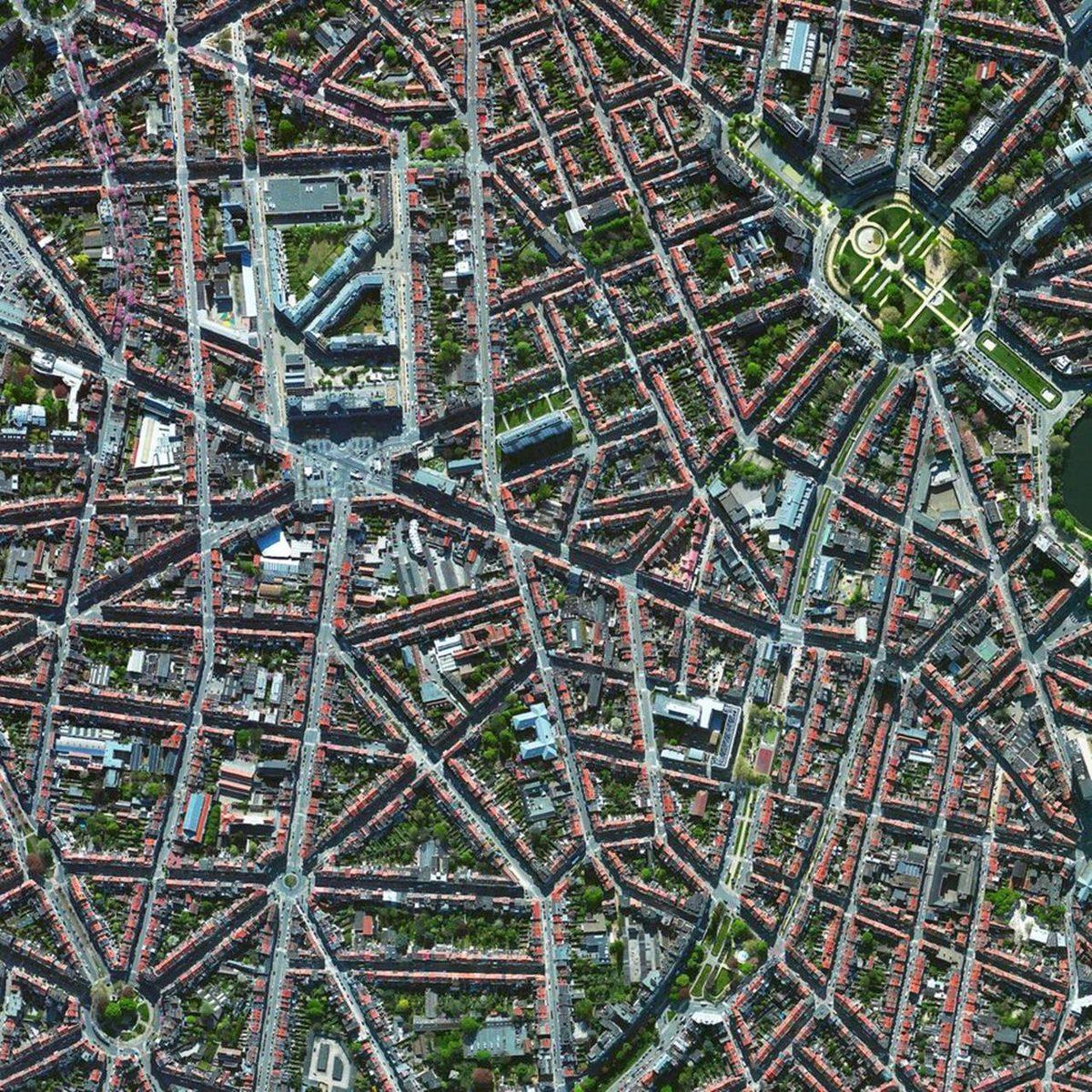 Siz Hangisinde Yaşamak İsterdiniz? Kaosun ve Kusursuz Düzenin Buluştuğu Kuş Bakışı 37 Şehir Manzarası