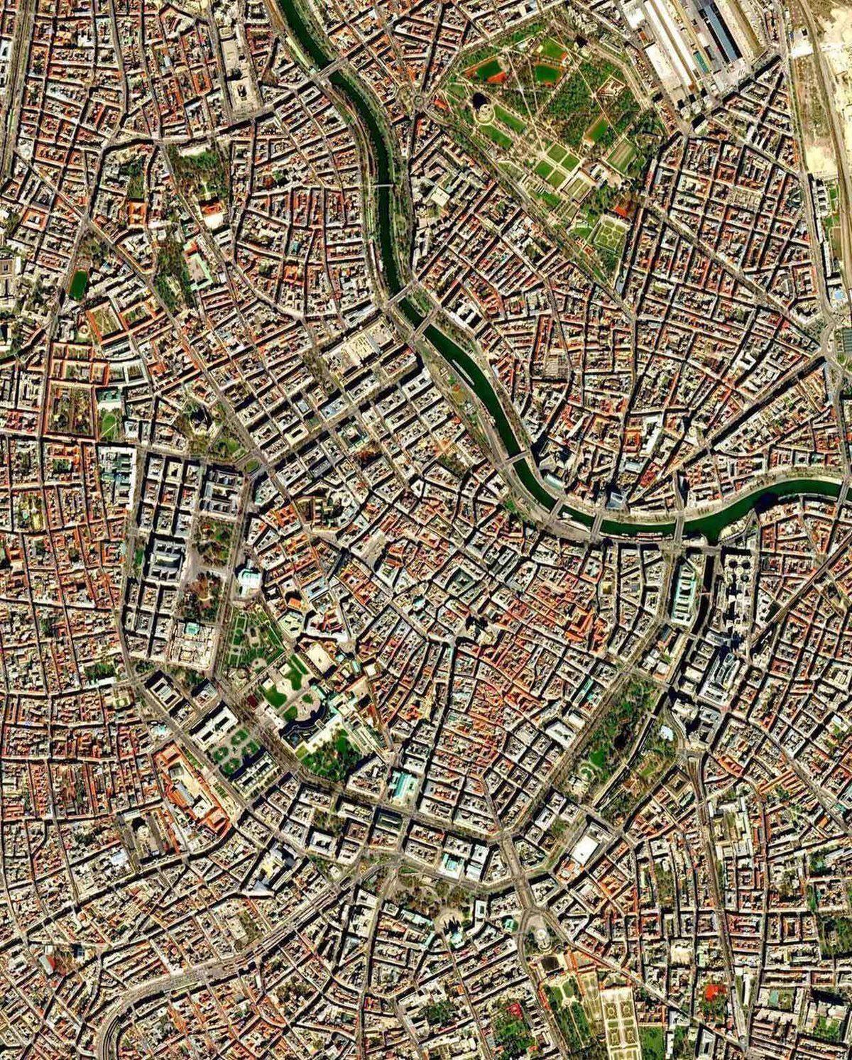 Siz Hangisinde Yaşamak İsterdiniz? Kaosun ve Kusursuz Düzenin Buluştuğu Kuş Bakışı 37 Şehir Manzarası
