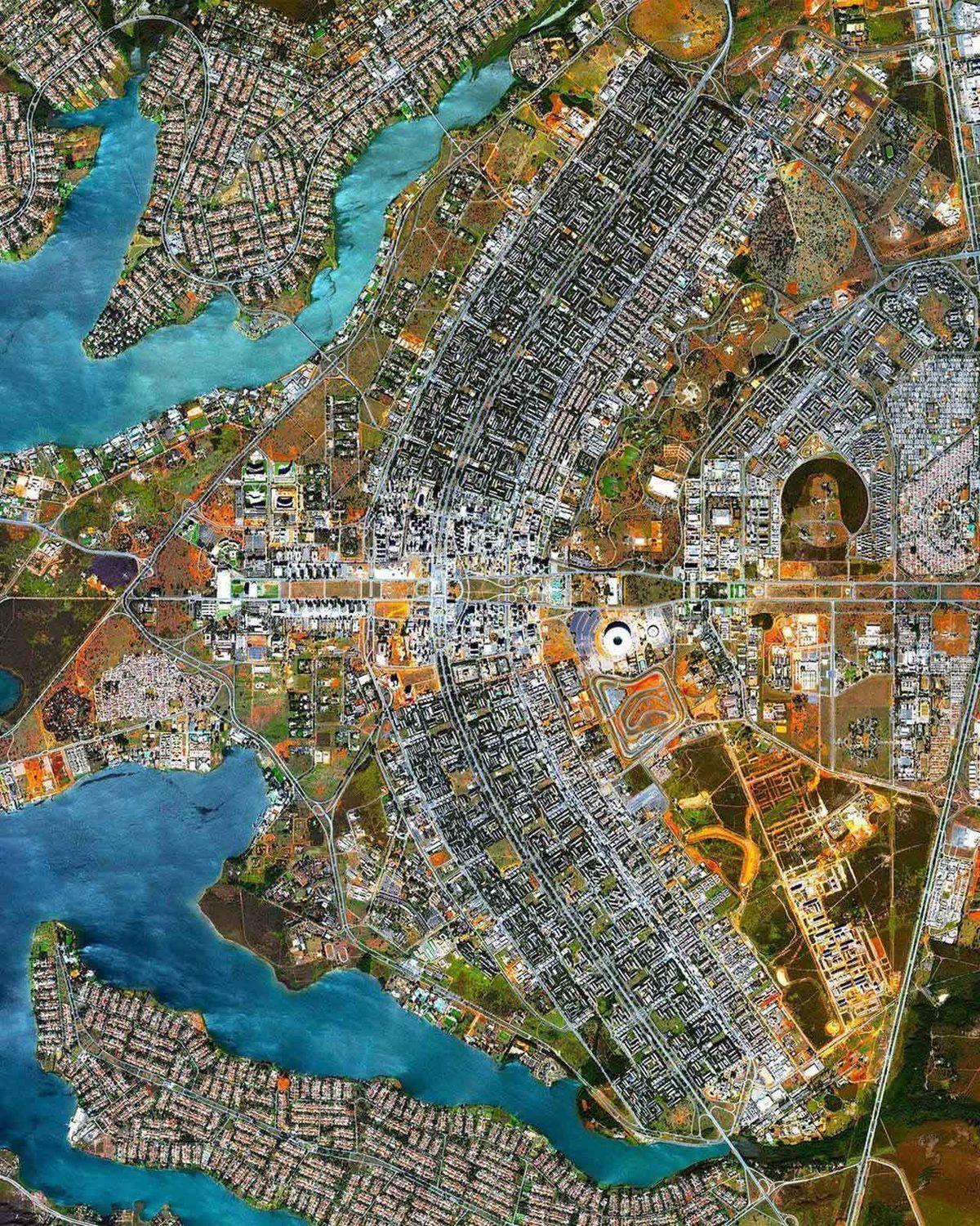 Siz Hangisinde Yaşamak İsterdiniz? Kaosun ve Kusursuz Düzenin Buluştuğu Kuş Bakışı 37 Şehir Manzarası