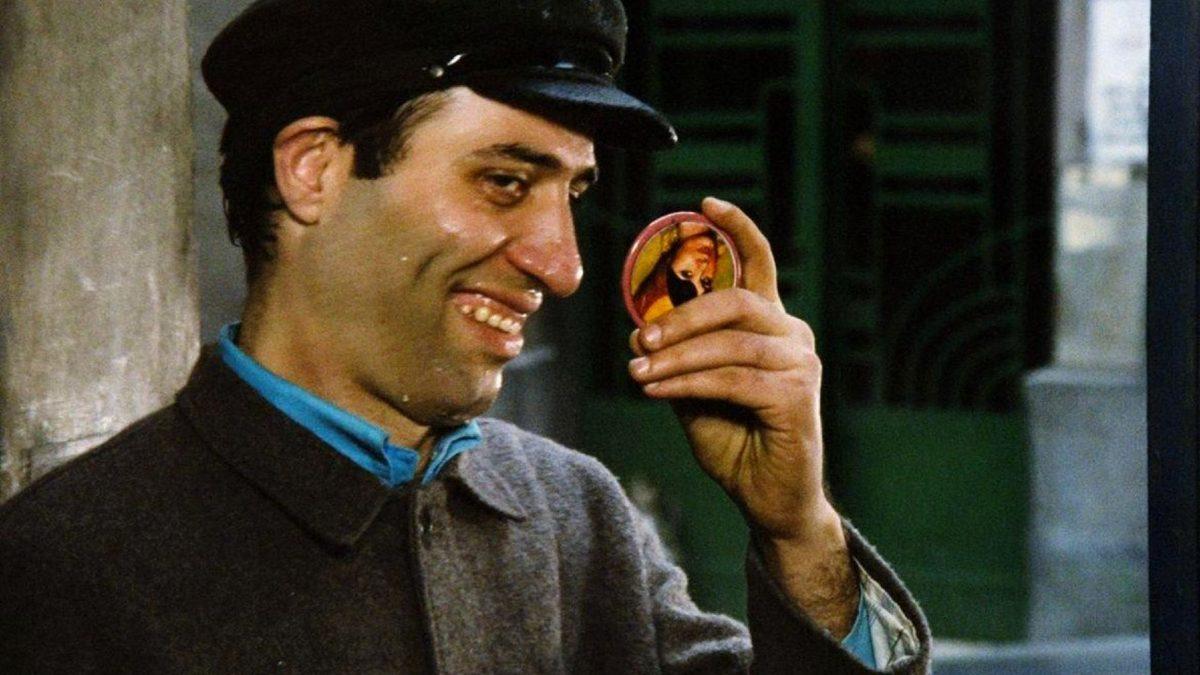 Fotoğraf Çekilirken Doğal Bir Şekilde Gülümsemek Neden Bu Kadar Zordur?