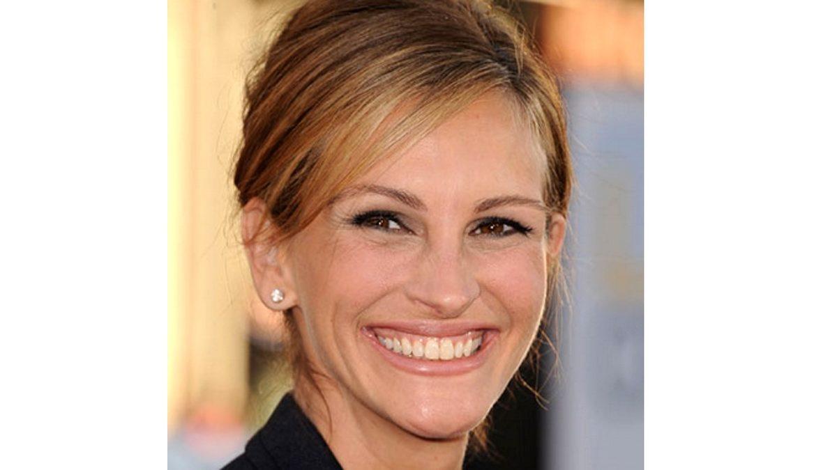 Fotoğraf Çekilirken Doğal Bir Şekilde Gülümsemek Neden Bu Kadar Zordur?