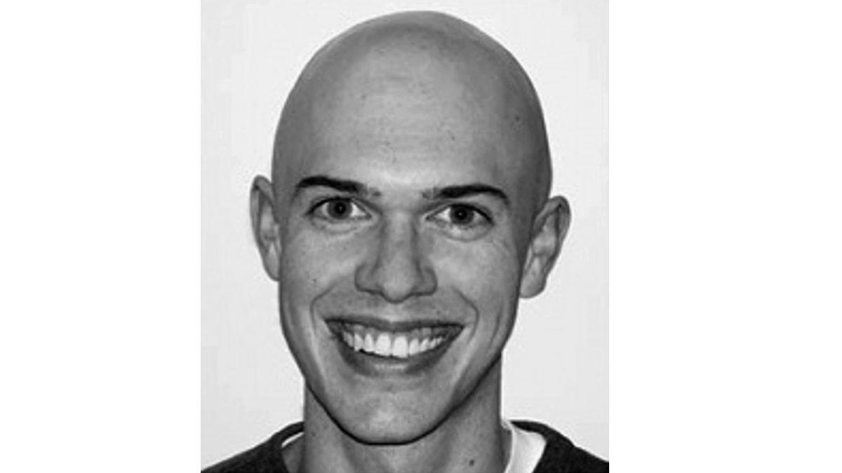 Fotoğraf Çekilirken Doğal Bir Şekilde Gülümsemek Neden Bu Kadar Zordur?