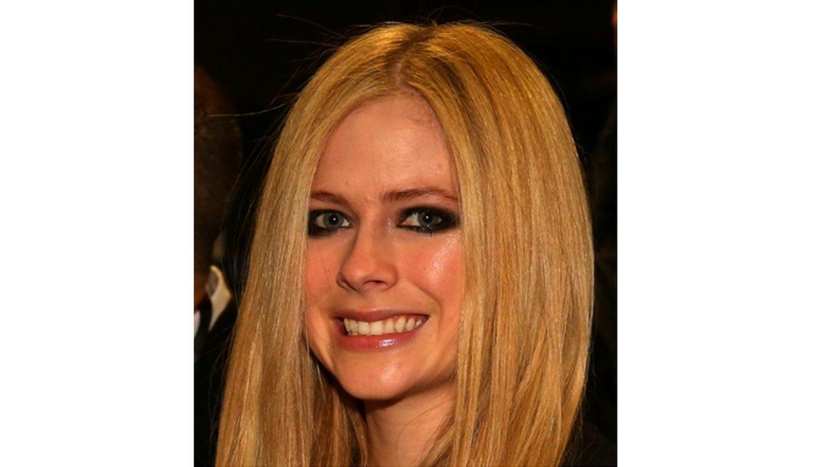 Fotoğraf Çekilirken Doğal Bir Şekilde Gülümsemek Neden Bu Kadar Zordur?