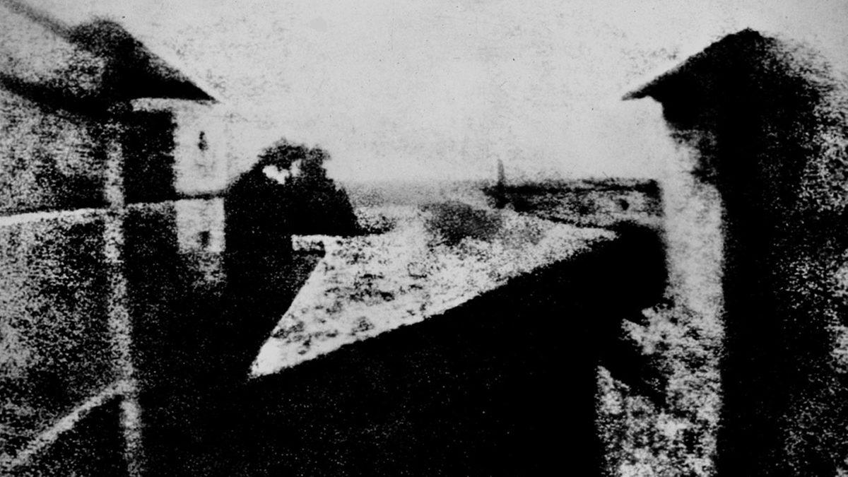 1827 Yılında İcat Edilip Bugün Hayatımızın Her Anında Var Olan Fotoğrafın Keşfini Sağlayan Karanlık Kutu’nun Hikayesi