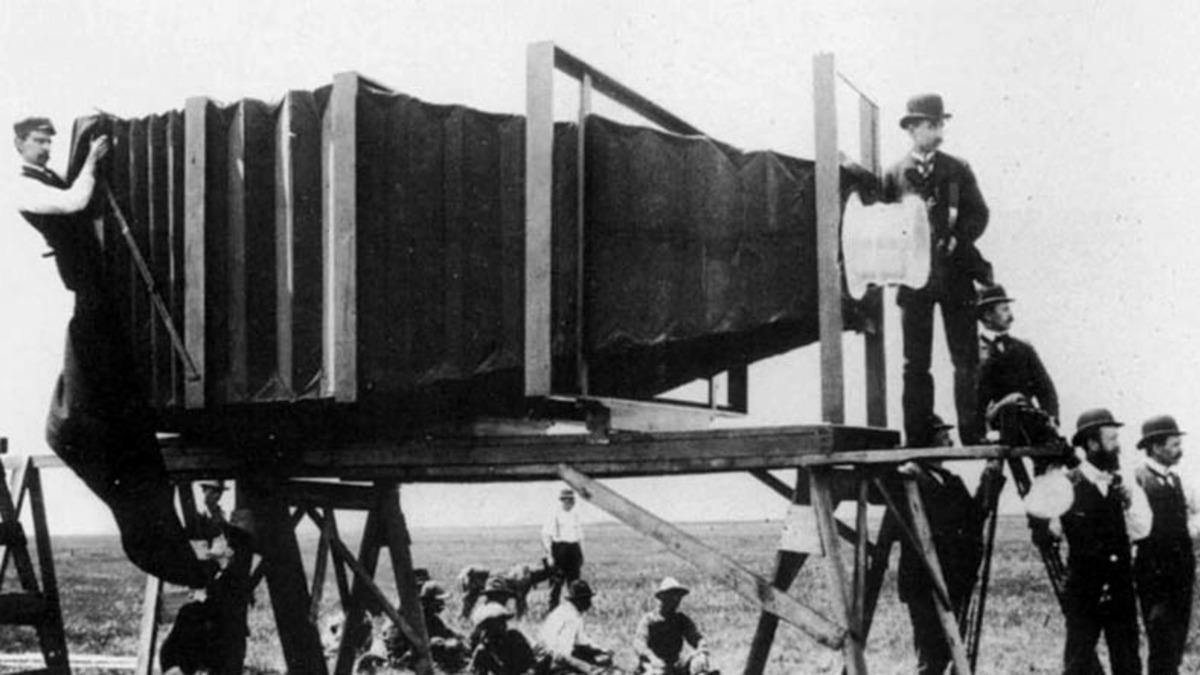 1827 Yılında İcat Edilip Bugün Hayatımızın Her Anında Var Olan Fotoğrafın Keşfini Sağlayan Karanlık Kutu’nun Hikayesi