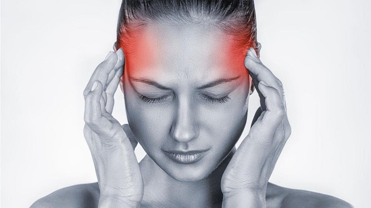Kafanızı Duvarlara Vurma İsteği Uyandıran Migren Ağrısını Evde Nasıl Geçirebilirsiniz?