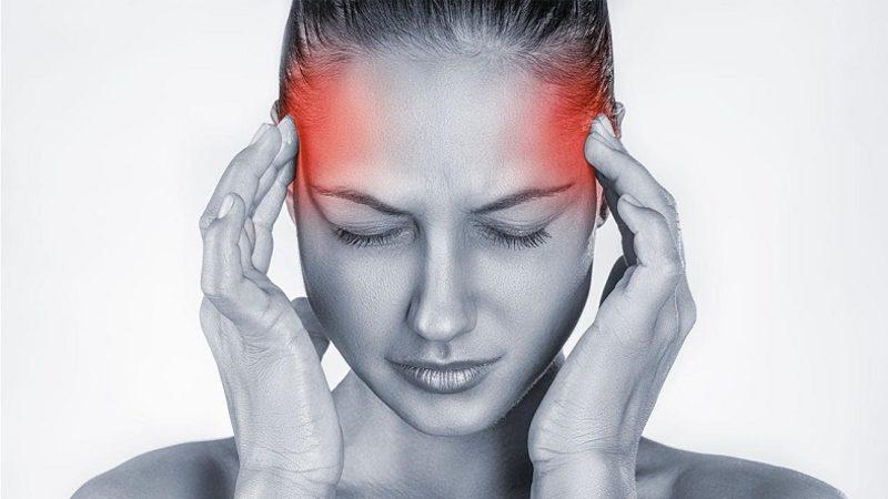 Kafanızı Duvarlara Vurma İsteği Uyandıran Migren Ağrısını Evde Nasıl Geçirebilirsiniz?