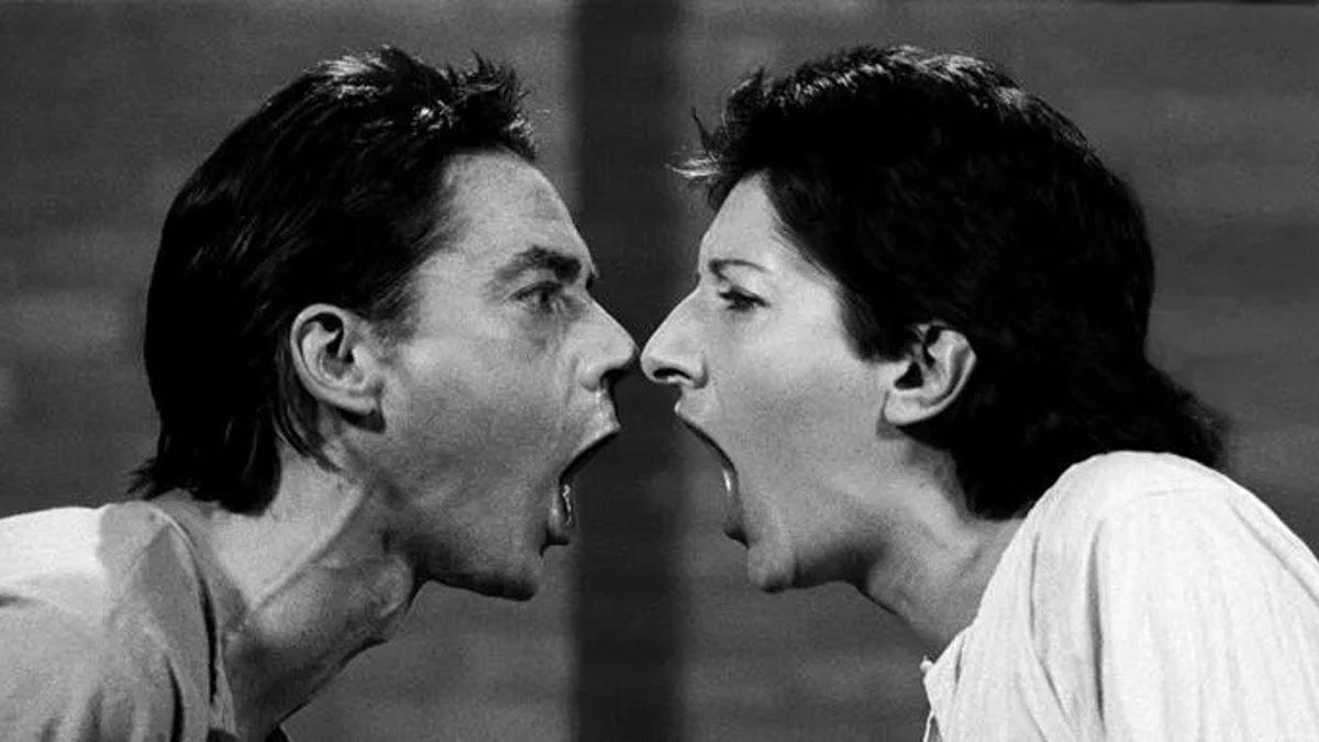 Aykırı Sanatçı Marina Abramović’in Herkesi Hayrete Düşüren Gösterileri: Seyirciler Taciz Edip Kafasına Silah Bile Dayamış!