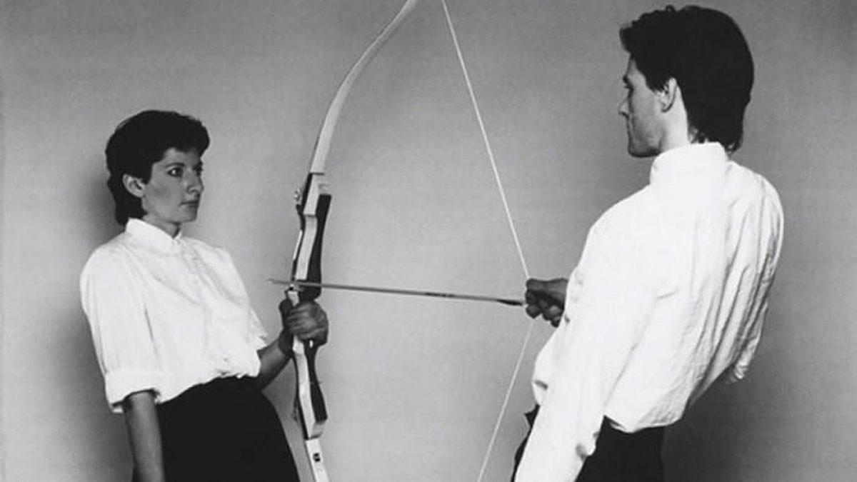 Aykırı Sanatçı Marina Abramović’in Herkesi Hayrete Düşüren Gösterileri: Seyirciler Taciz Edip Kafasına Silah Bile Dayamış!