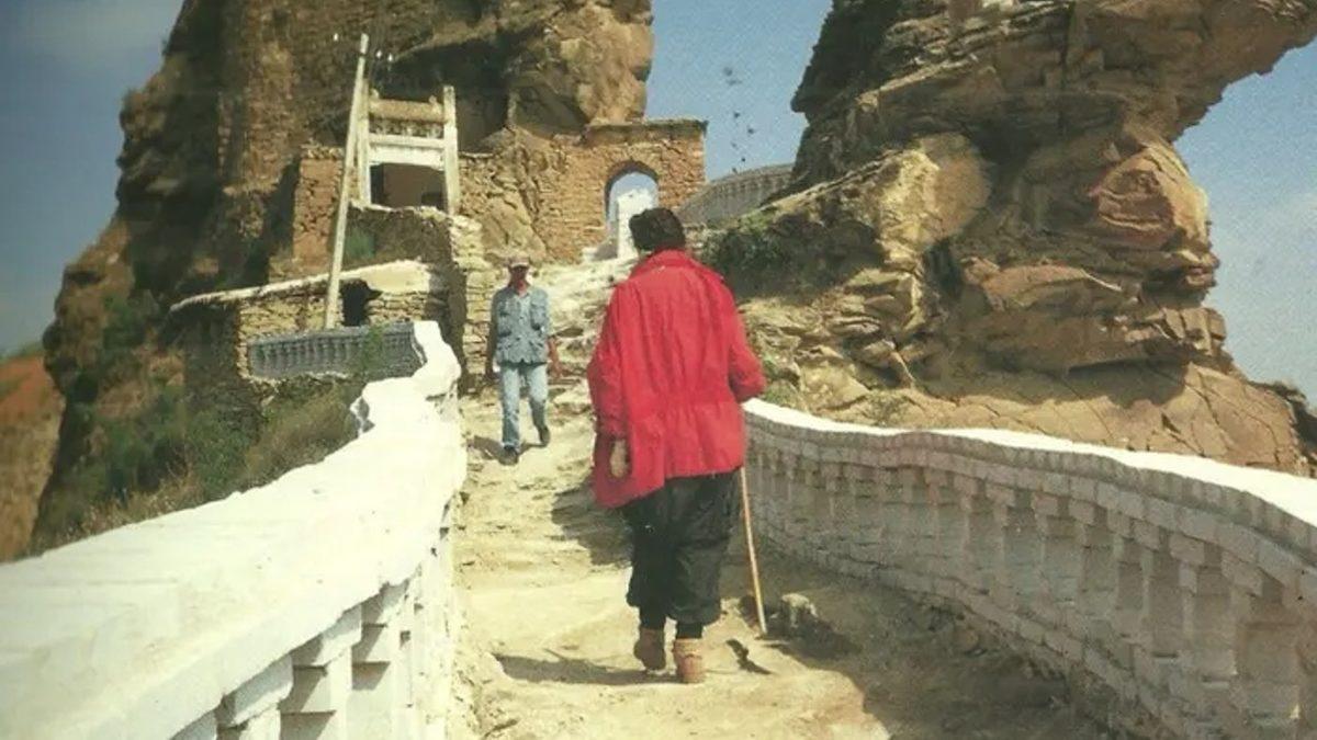 Aykırı Sanatçı Marina Abramović’in Herkesi Hayrete Düşüren Gösterileri: Seyirciler Taciz Edip Kafasına Silah Bile Dayamış!