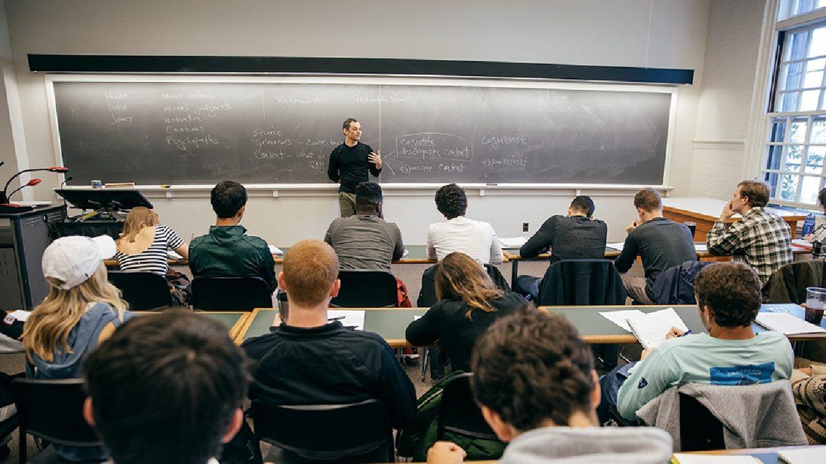 Üniversite Öğrencileri, Akademisyenleri Değerlendirirken ‘Farklı Bir Şekilde’ Cinsiyet Ayrımcılığı Yapıyor