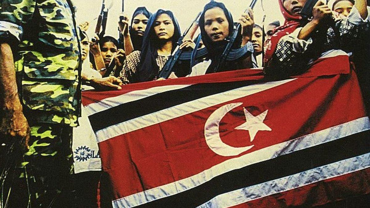 Türk Bayrağına Benzer Bayraklarla Dolaşan Endonezya’daki Açe Topluluğu: Aslında Gerçekten Bizle Bir İlgisi Var!