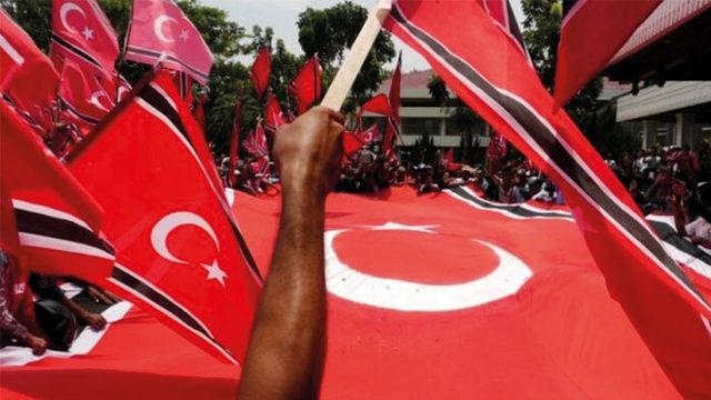 Türk Bayrağına Benzer Bayraklarla Dolaşan Endonezya’daki Açe Topluluğu: Aslında Gerçekten Bizle Bir İlgisi Var!