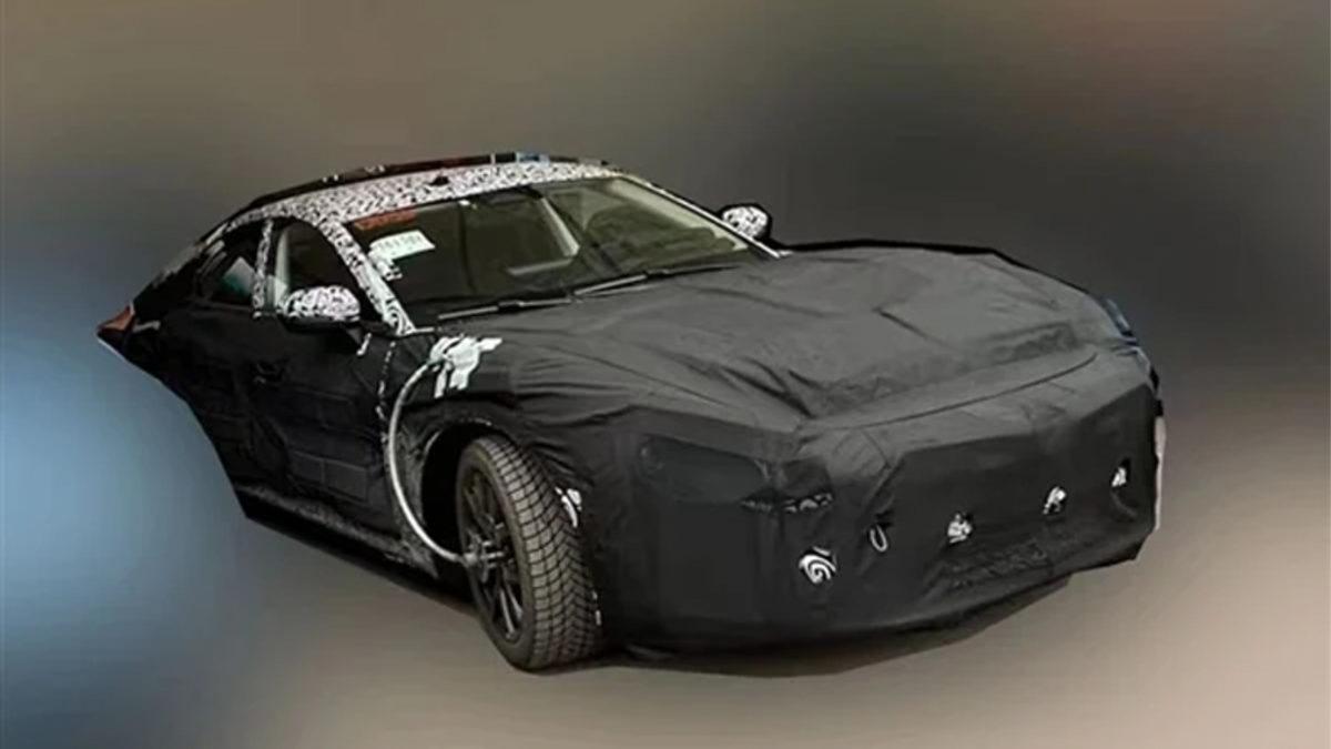 Xiaomi’nin İlk Arabasının Yeni Görüntüleri Ortaya Çıktı: Tam Elektrikli Olmayabilir