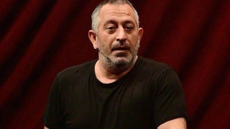 Cem Yılmaz’dan ’Aşılarda Çip Var’ İddialarına Sürpriz Yanıt: Ben Olsam Viagraya Koyardım