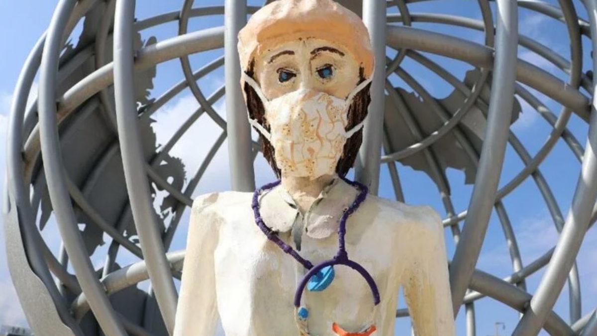 Bir Mimari Facia Daha: Denizli’de Sağlık Çalışanlarına ’Teşekkür’ İçin Yapılan Heykellere Tepki Yağdı