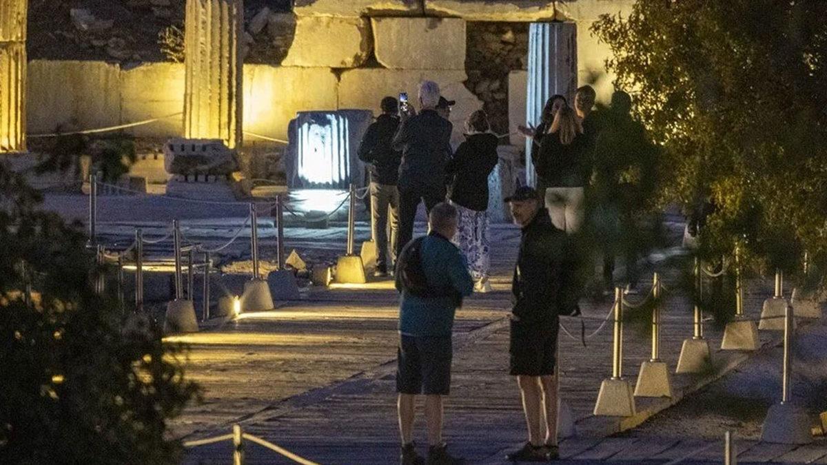 Yeni Komplo Teoriniz Varsa Alırız: Türkiye’ye Gelen Bill Gates, Efes Antik Kenti’ni Paşalar Gibi Gezdi