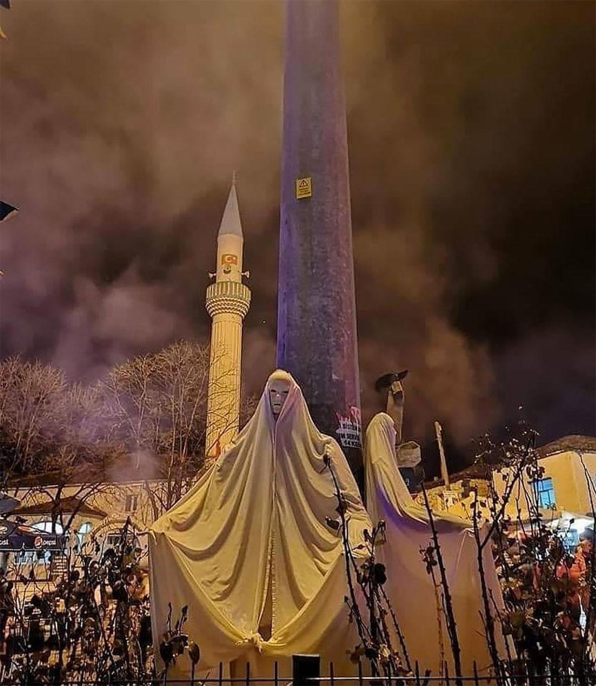 Keşanlı Teyzelerin 1000 Yıldır Joker Gibi Makyaj Yaptığı Bocuk Gecesi Dünya Gündeminde