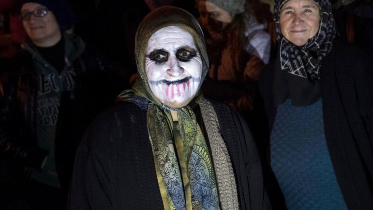 Keşanlı Teyzelerin 1000 Yıldır Joker Gibi Makyaj Yaptığı Bocuk Gecesi Dünya Gündeminde