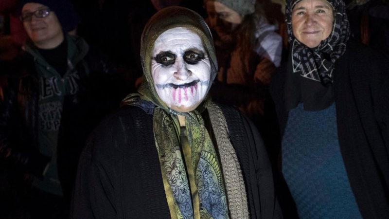 Keşanlı Teyzelerin 1000 Yıldır Joker Gibi Makyaj Yaptığı Bocuk Gecesi Dünya Gündeminde